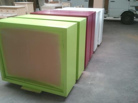 Laque sur meuble en feraille